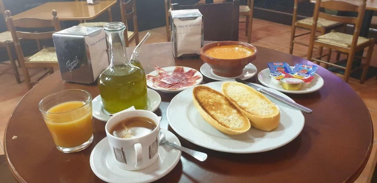 Hotel Restaurante Moya モネステリオ エクステリア 写真